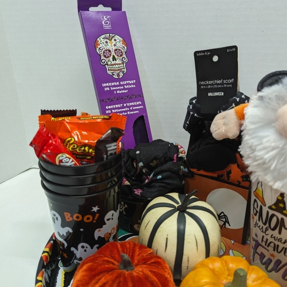 🎃 🦇👻🎃 $50 Value Halloween Goodie Bundle - See Description for Details 🎃👻🦇 - Picture 3 of 14